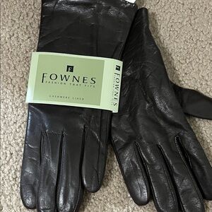 Fownes Women's Black Leather Gloves